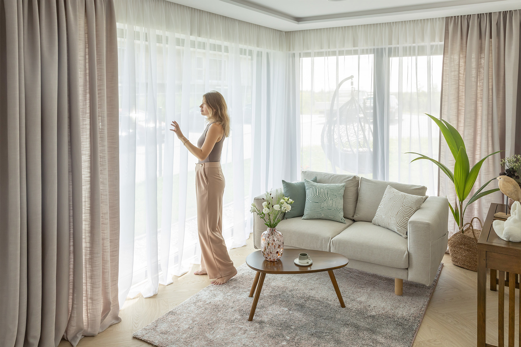 svetaines uzuolaidos linines