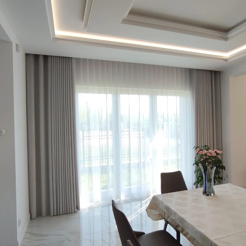 dieninės užuolaidos banginio klostavimo