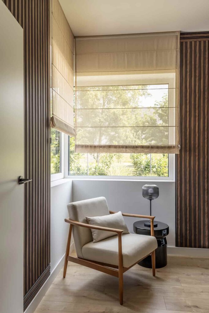 Šviesios lino romanetės