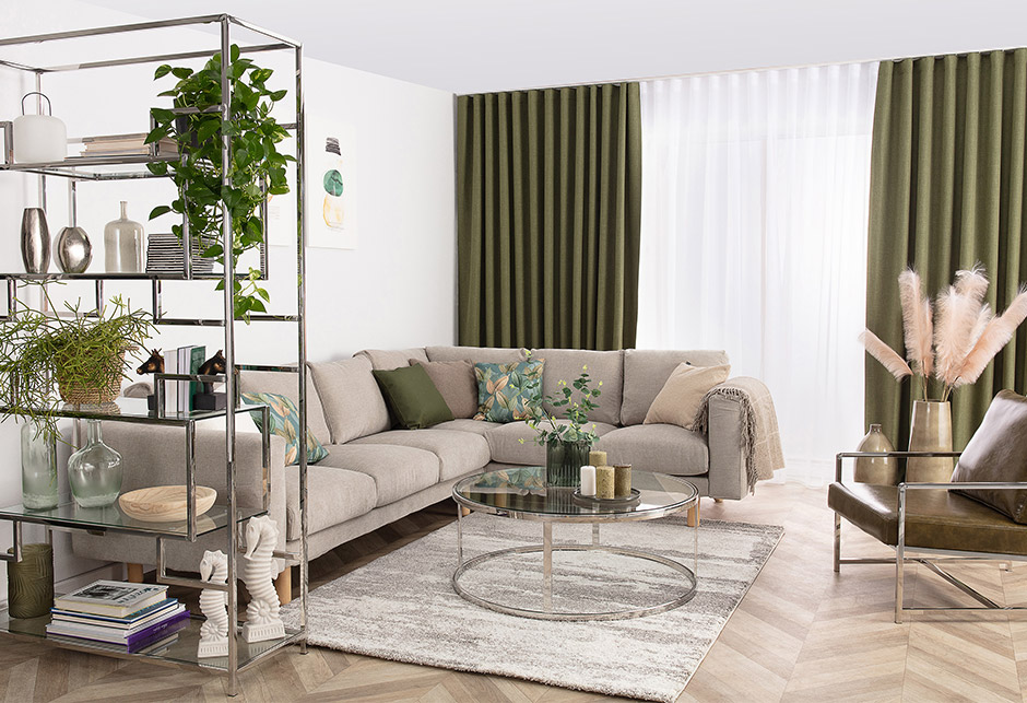 žalios užuolaidos interjere